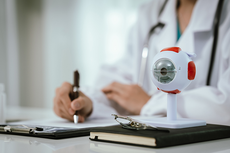 Risks vs Benefits of Cataract Surgery in Singapore